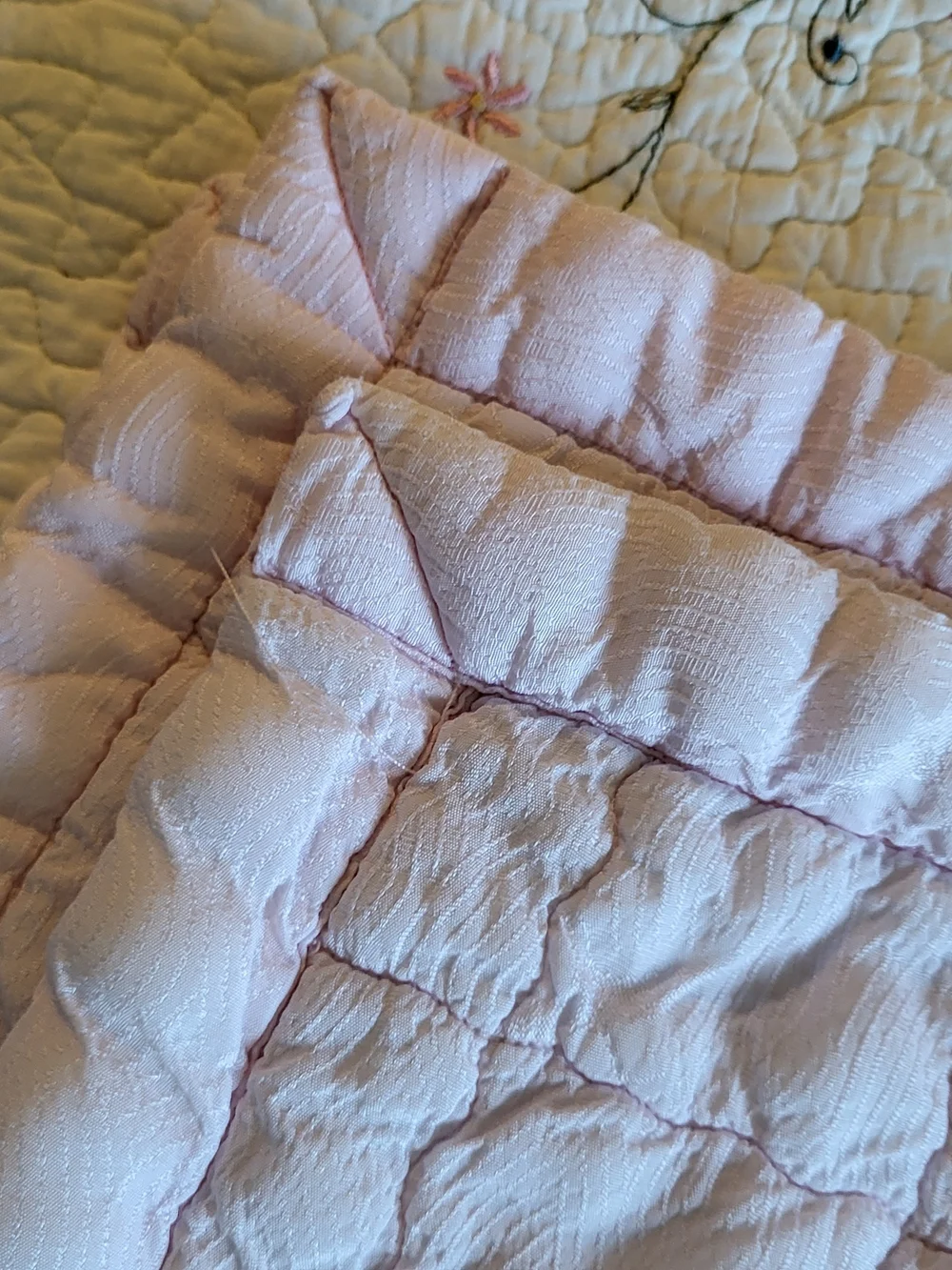 Vintage Pink Matelasse BabyQuilt with Yellow Rose Enbroidery Cottagecore 38